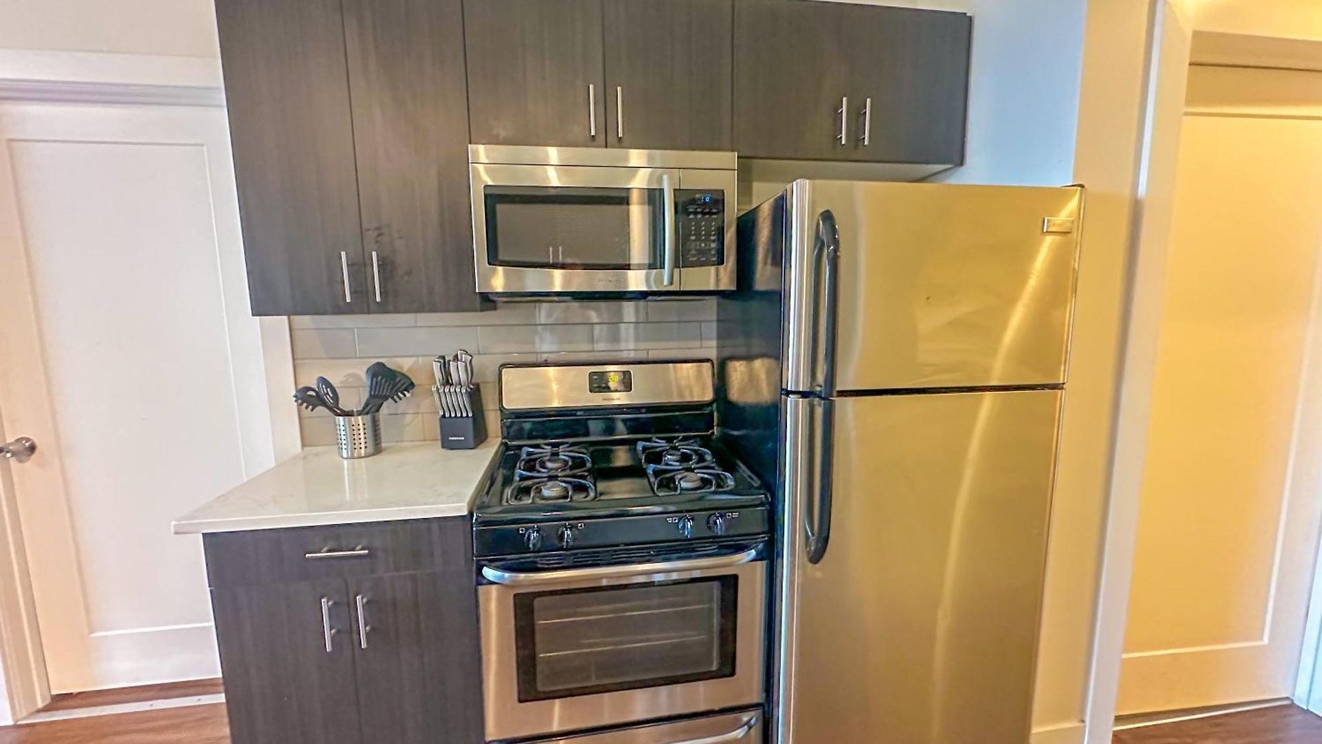 Cozy 420-friendly 3br Modern With Optional Parking Near Mccormick Place, Museum Campus And Soldier Field *