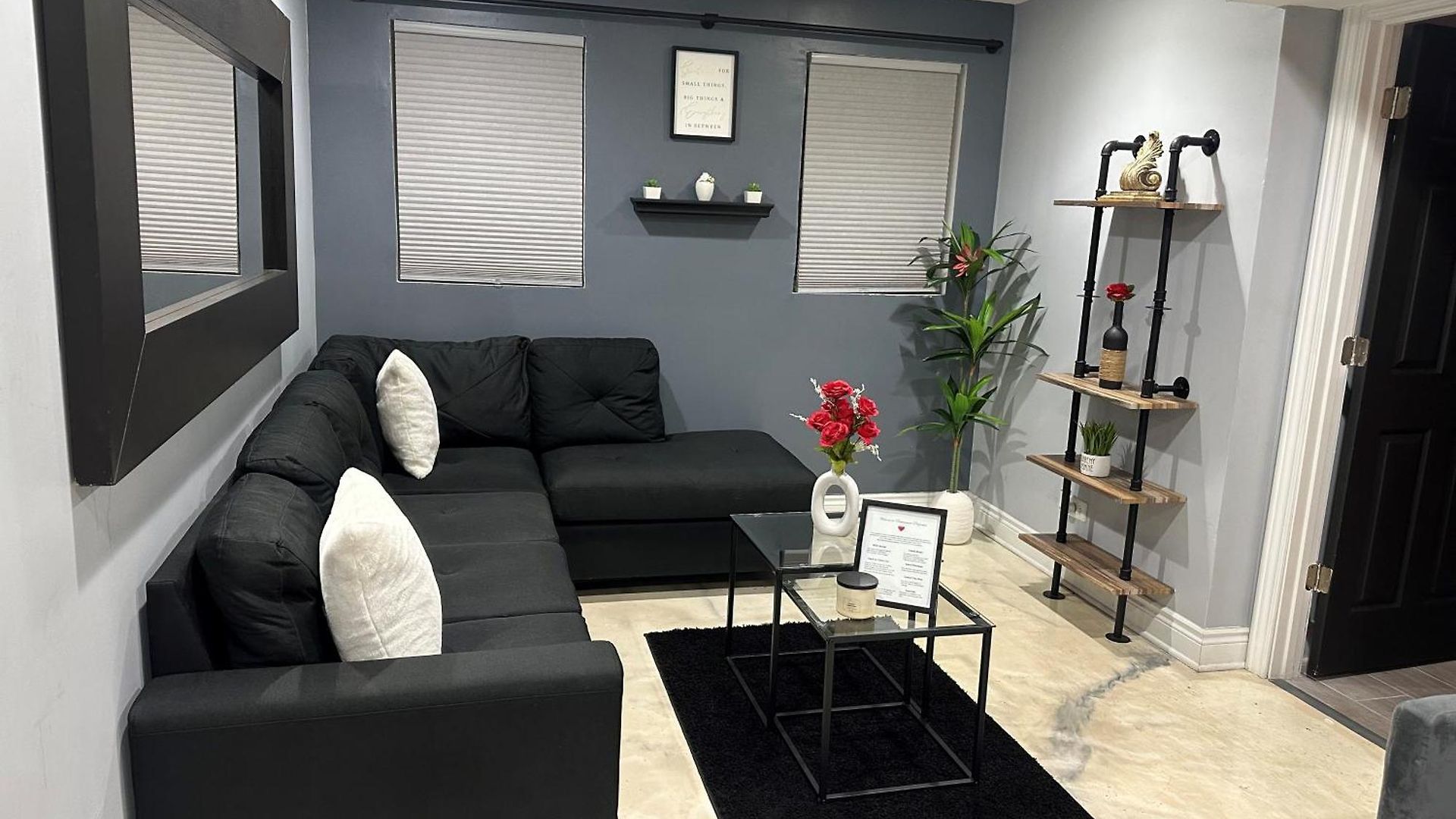 Experience Elegance At Paramount Apartment *