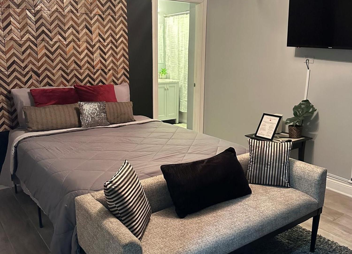 Experience Elegance At Paramount Apartment