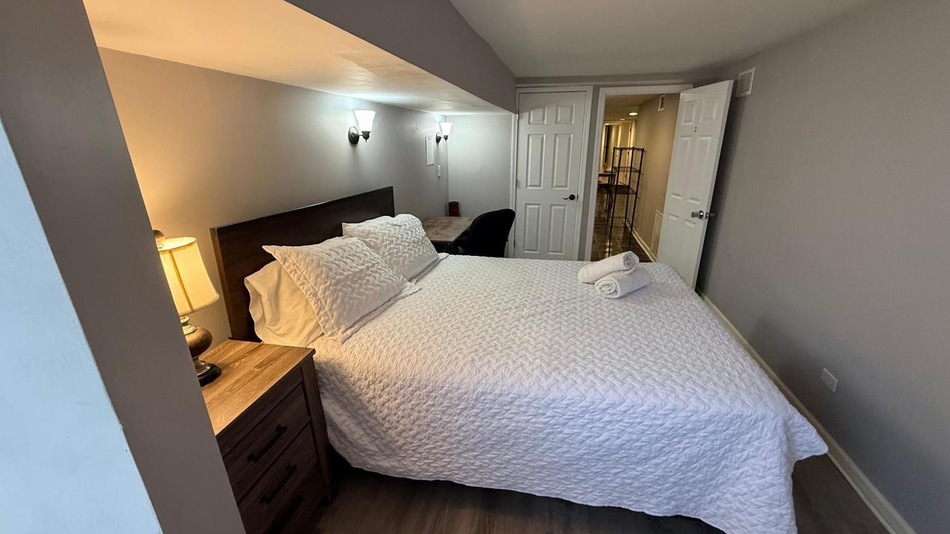 Close To Downtown - Free Parking *