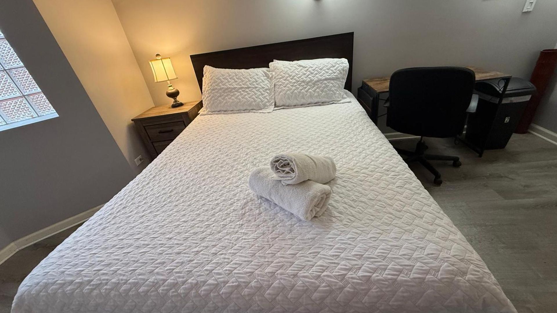 Homestay Close To Downtown - Free Parking