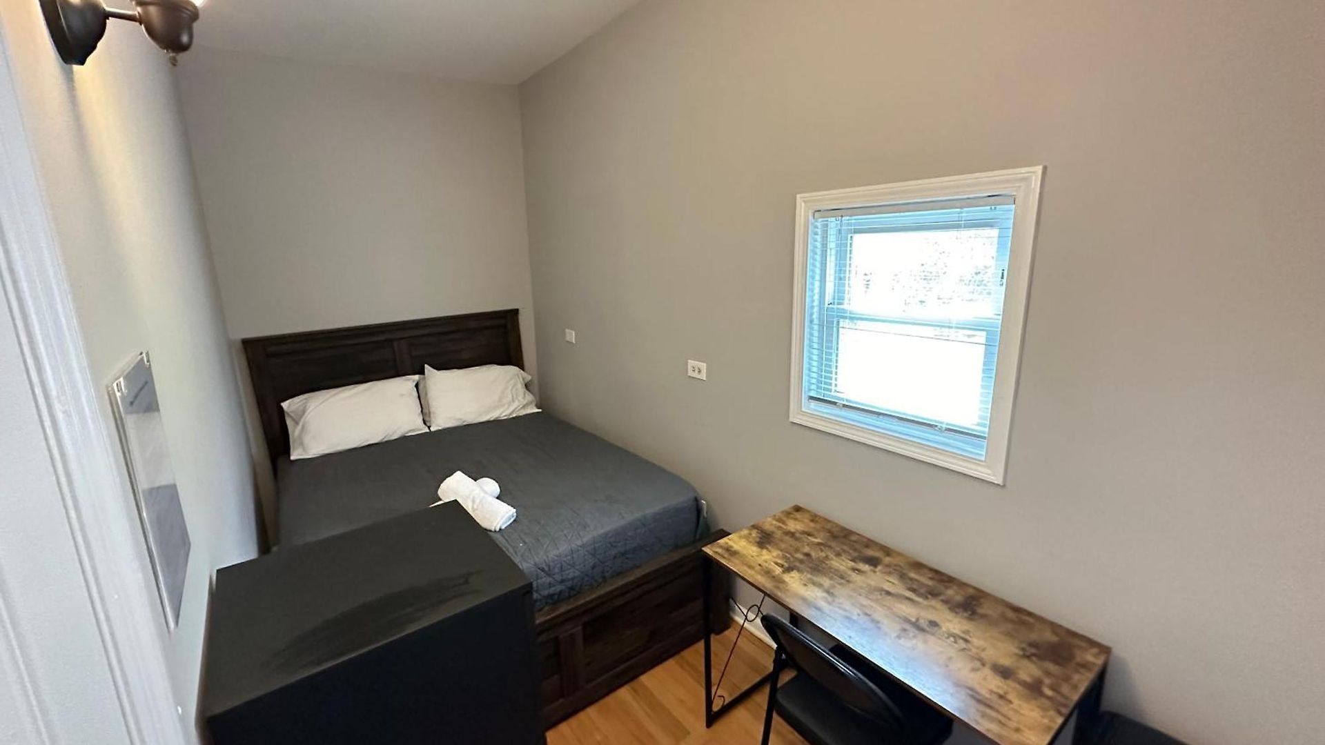Wonderful Close To Downtown - Free Parking Homestay *
