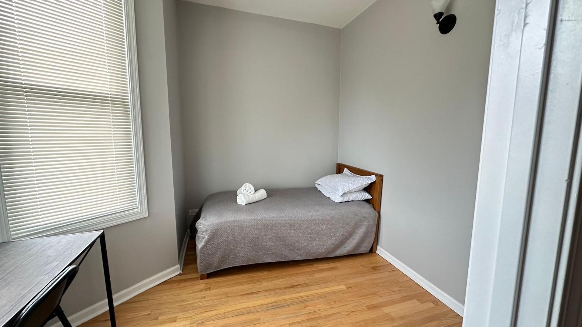 Wonderful Close To Downtown - Free Parking Homestay *
