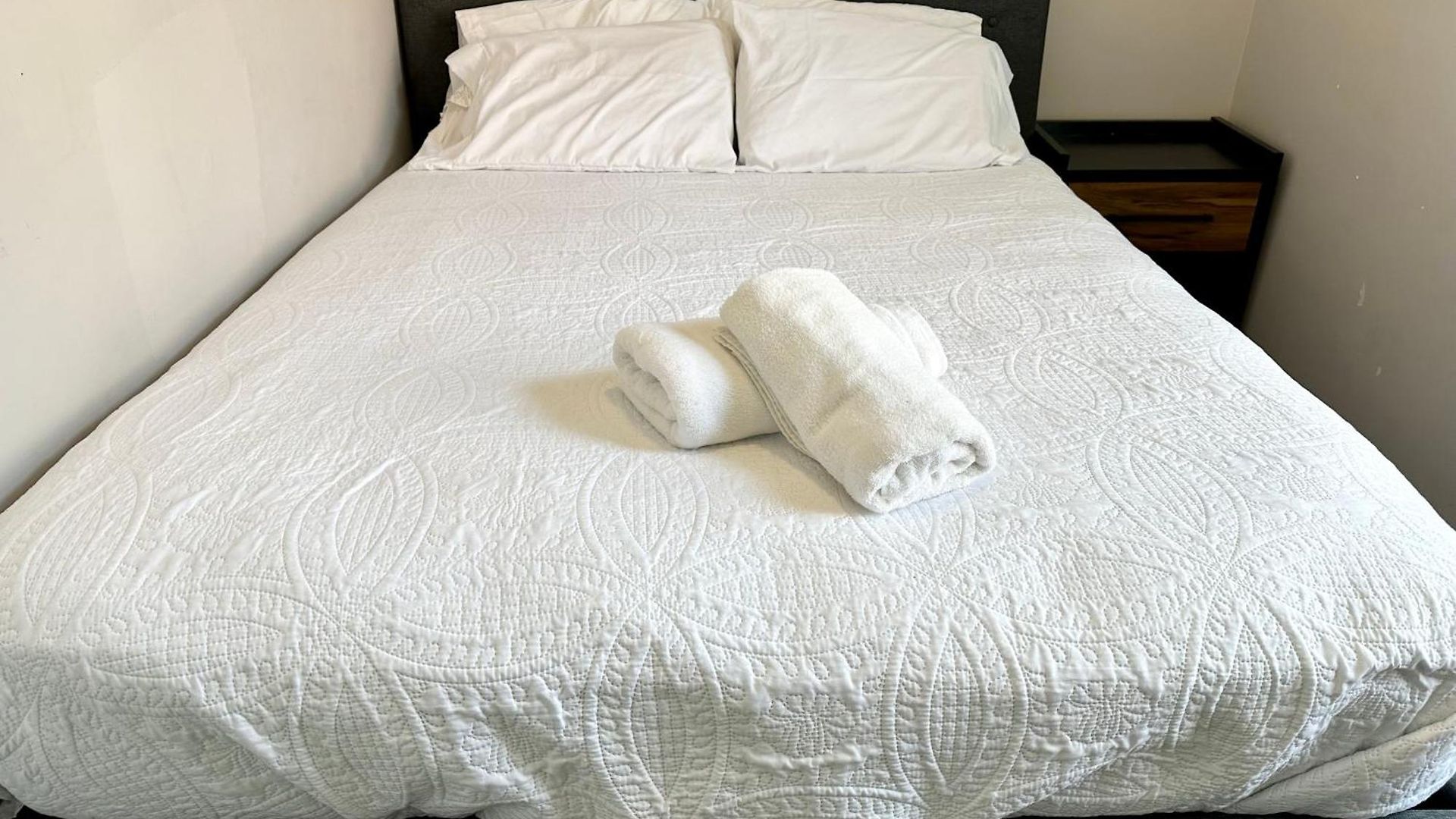 Homestay Wonderful Close To Downtown - Free Parking *