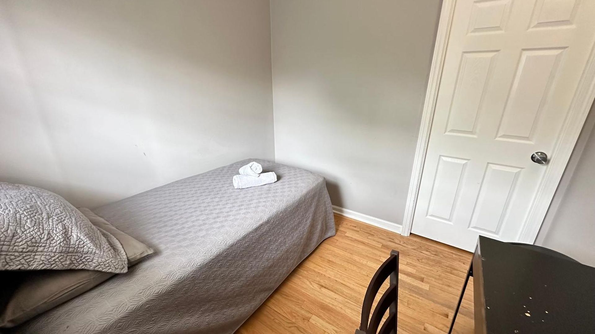 Homestay Wonderful Close To Downtown - Free Parking *