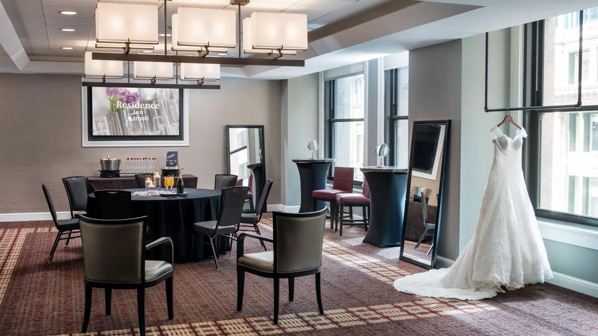 Hotel By Marriott Downtown/loop 3*