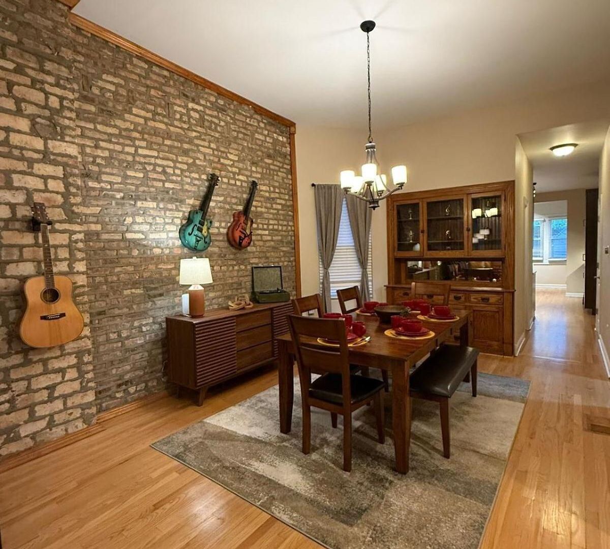 Queen Beds, Long Stay, Garage Parking, Near Train Chicago