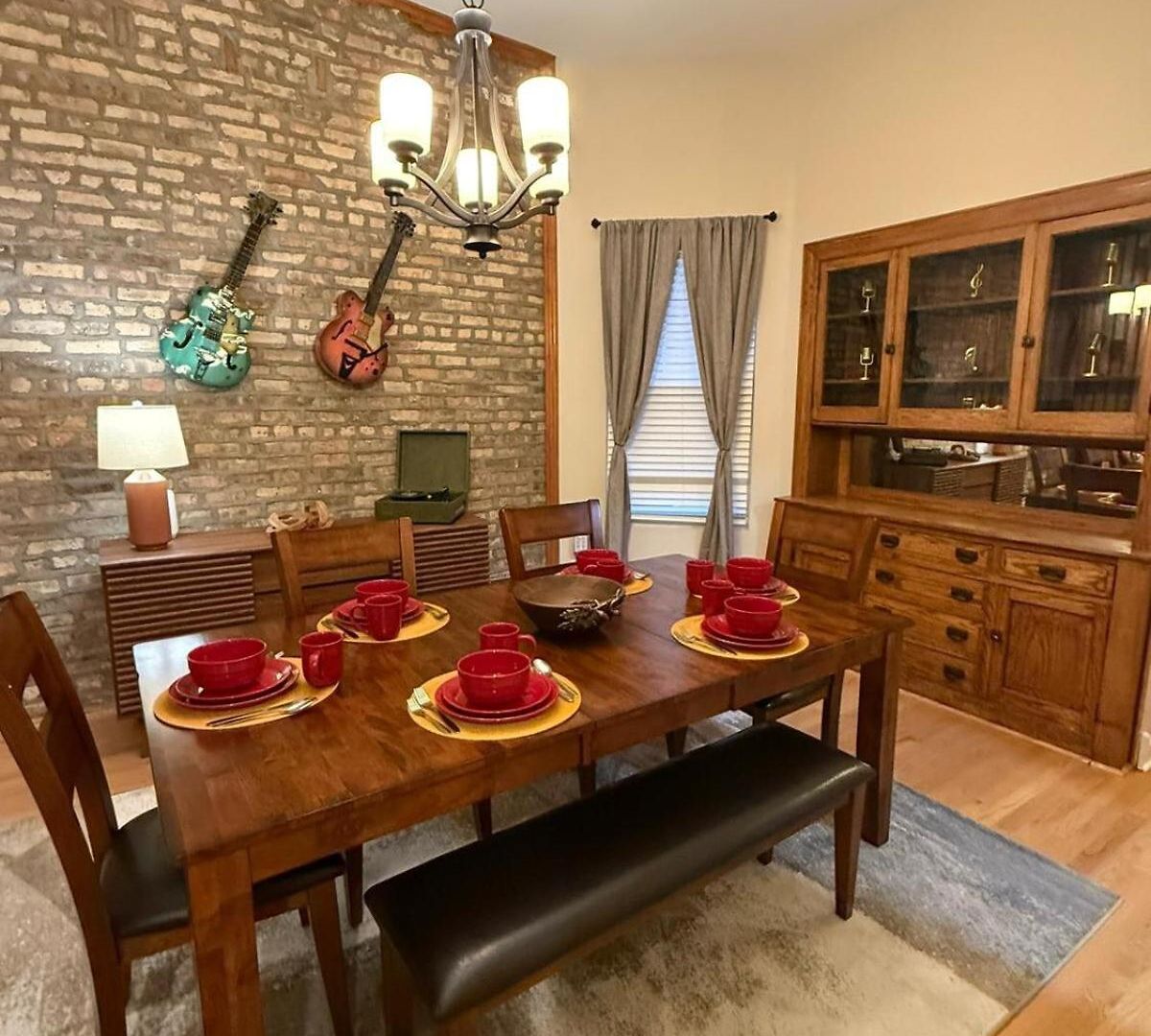 Queen Beds, Long Stay, Garage Parking, Near Train Apartment Chicago