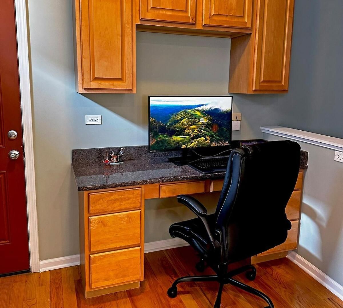 Spacious And Modern 3bd 2ba Home- Garage Parking! *