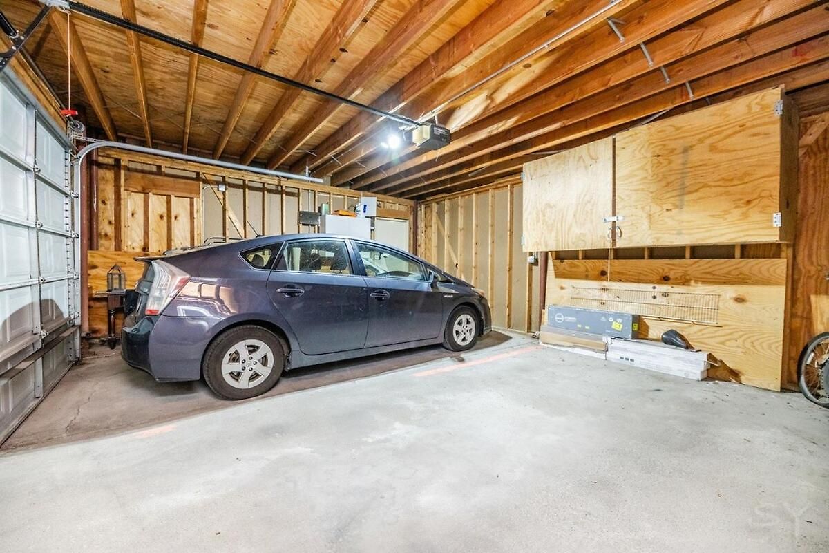 Spacious And Modern 3bd 2ba Home- Garage Parking! *