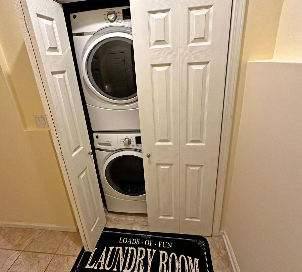 Spacious And Modern 3bd 2ba Home- Garage Parking!
