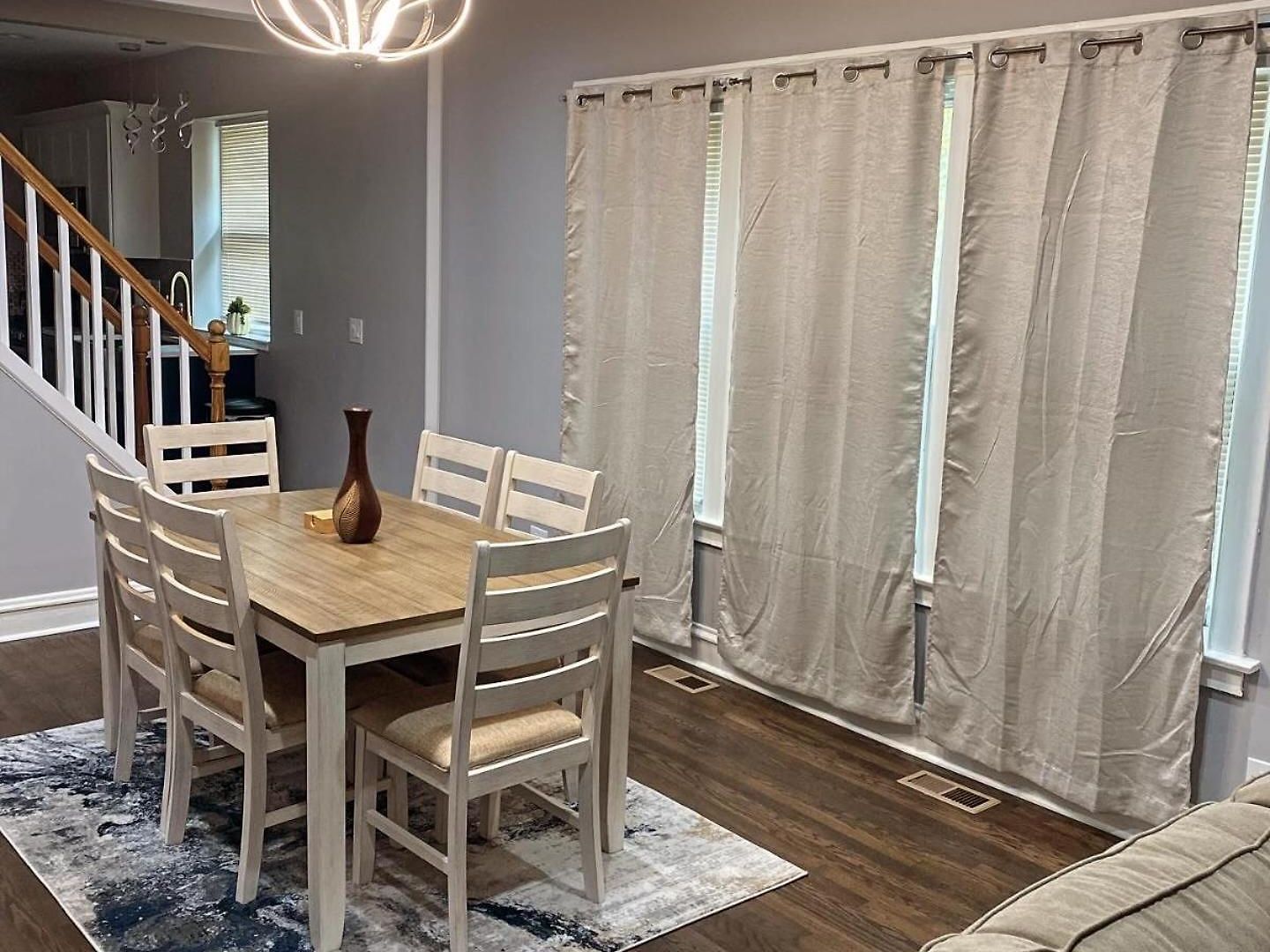 Charming 5 Bedrooms 2 Bathrooms