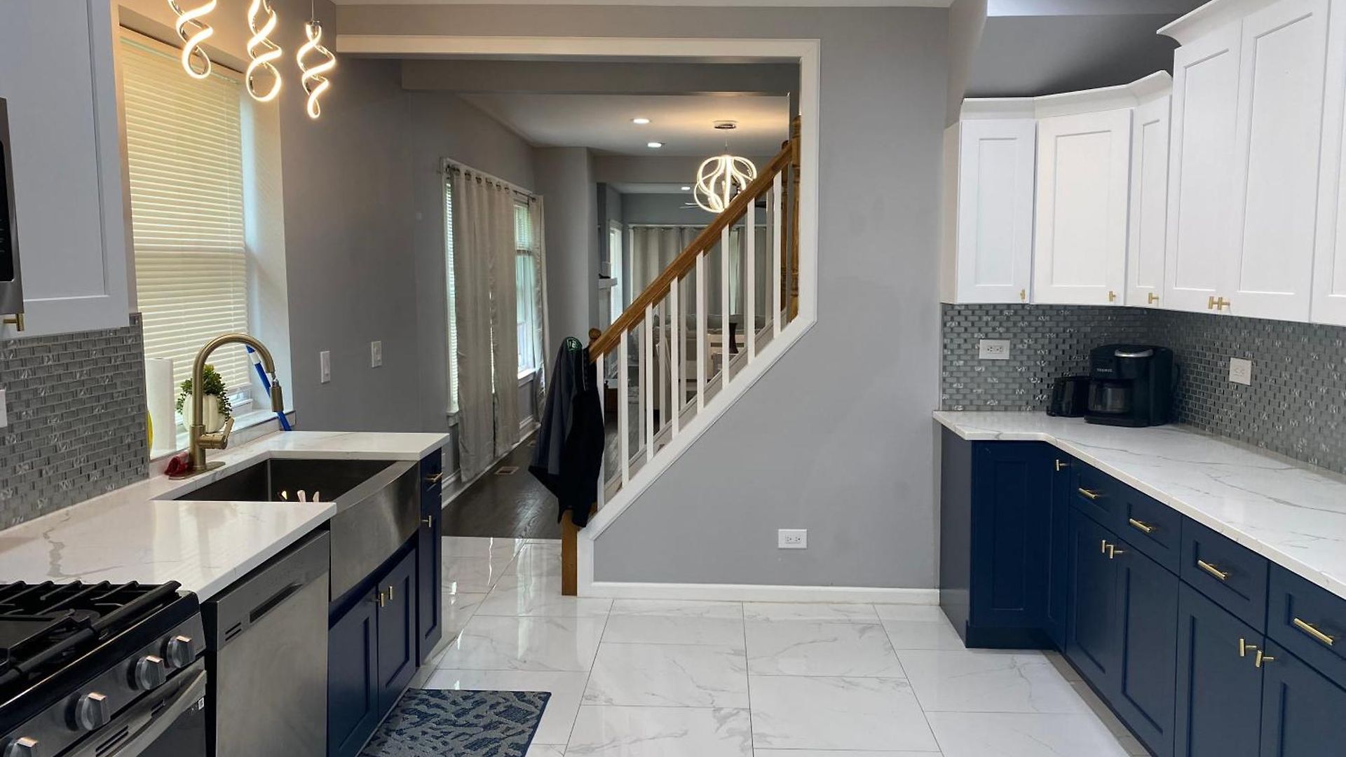 Charming 5 Bedrooms 2 Bathrooms *