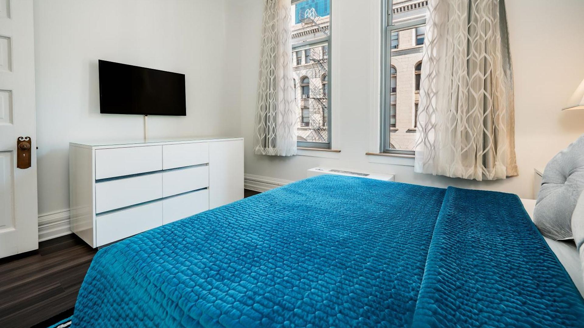 Congress Plaza Hotel 3*