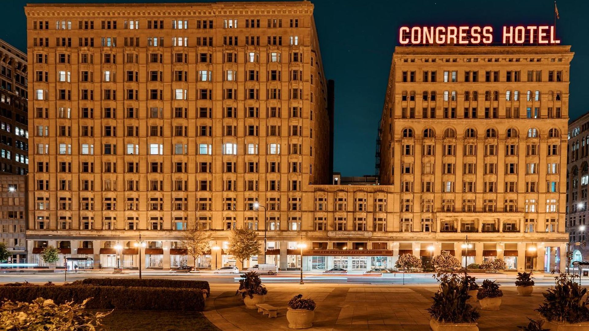 Hotel Congress Plaza 3*