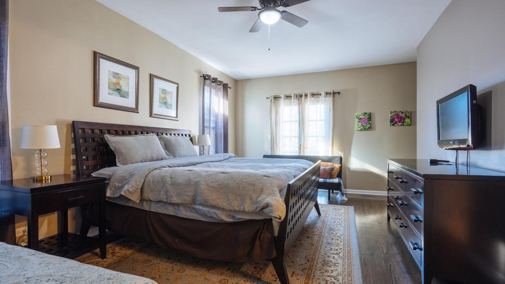 5 Bedroom Huge House In Location Parking Fireplace Back Yard * Chicago