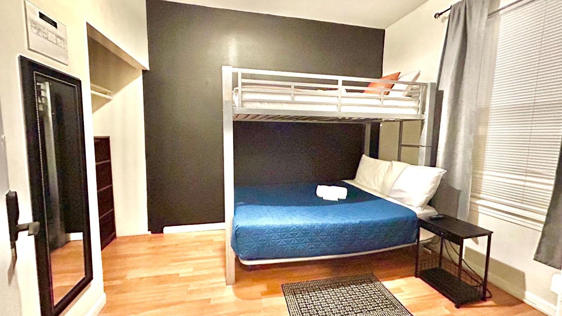 Stay Chicago Hostel