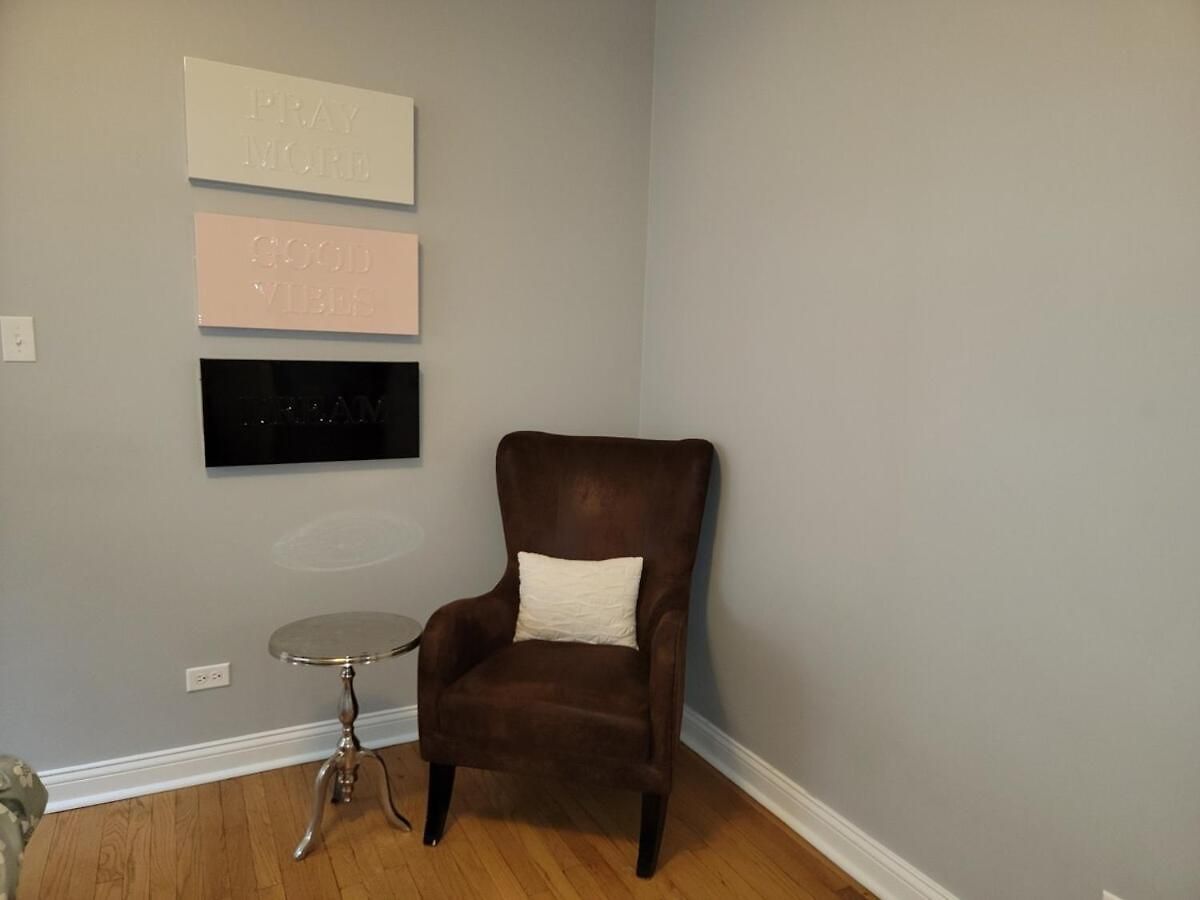 Apartment Beautiful Big 3 Bedroom Quiet Near Downtown *