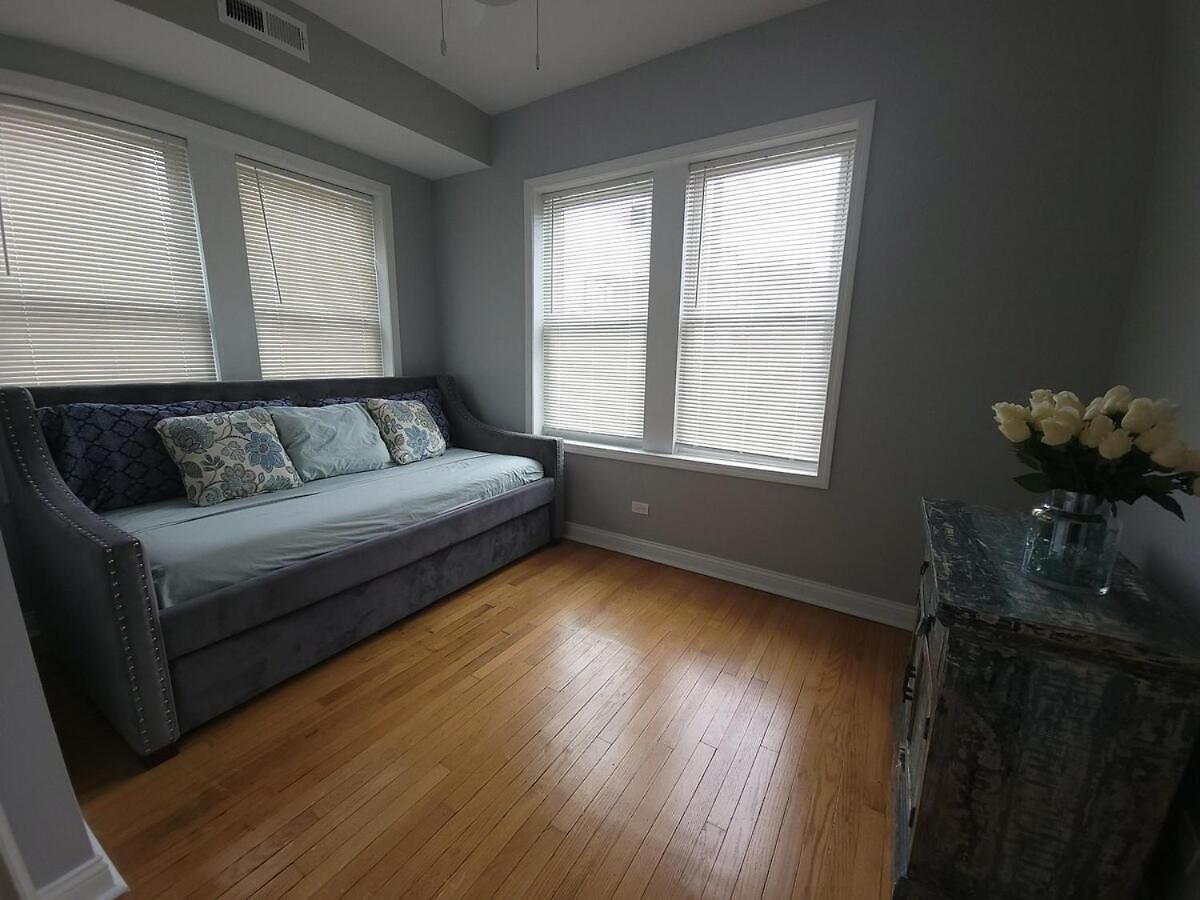 Apartment Beautiful Big 3 Bedroom Quiet Near Downtown