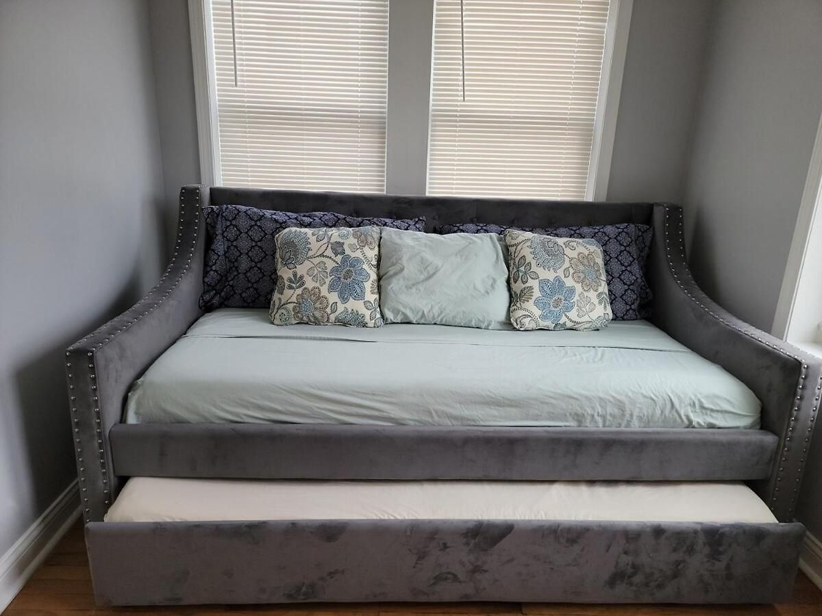 Beautiful Big 3 Bedroom Quiet Near Downtown * Chicago