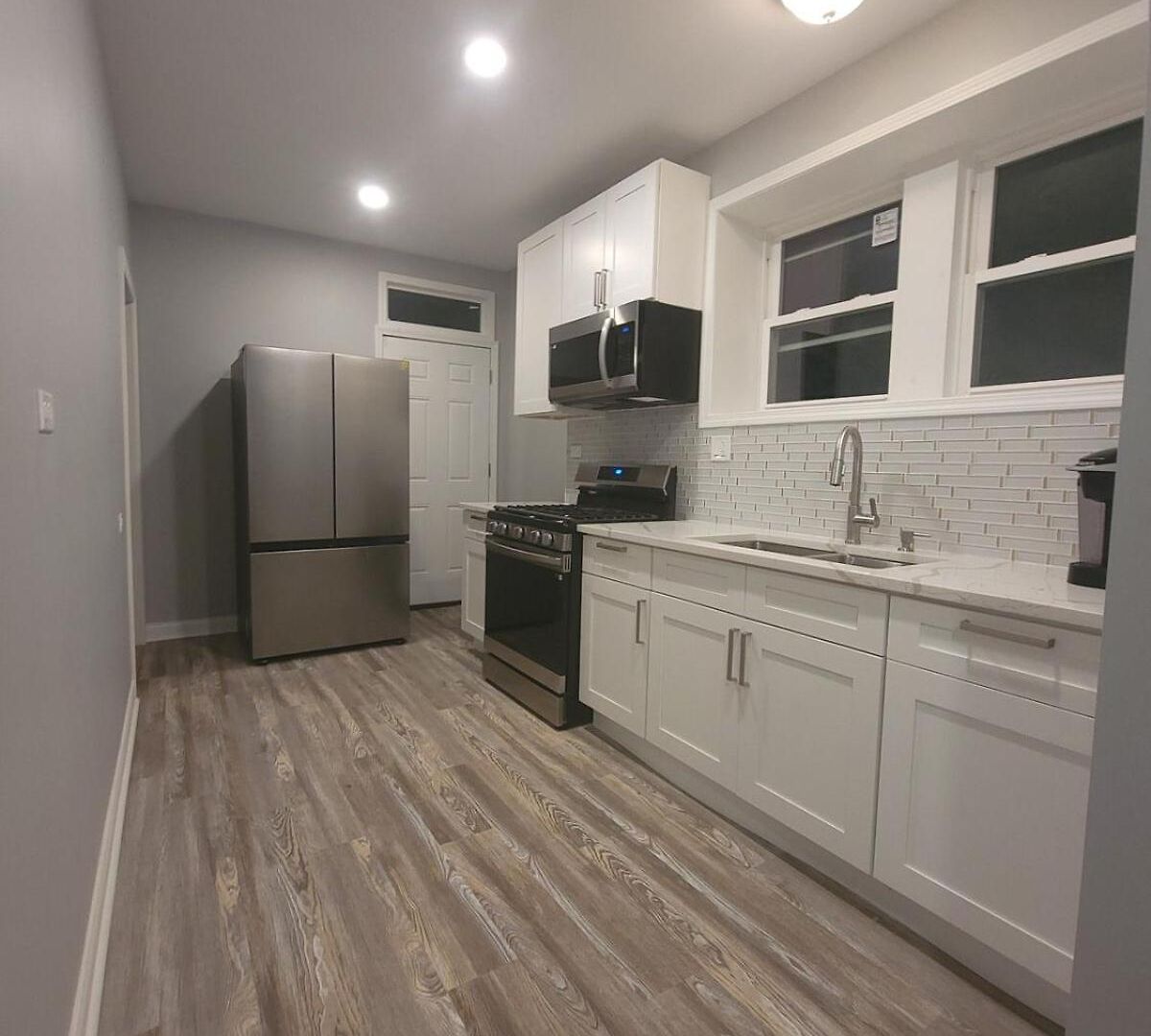 Apartment Beautiful Big 3 Bedroom Quiet Near Downtown *