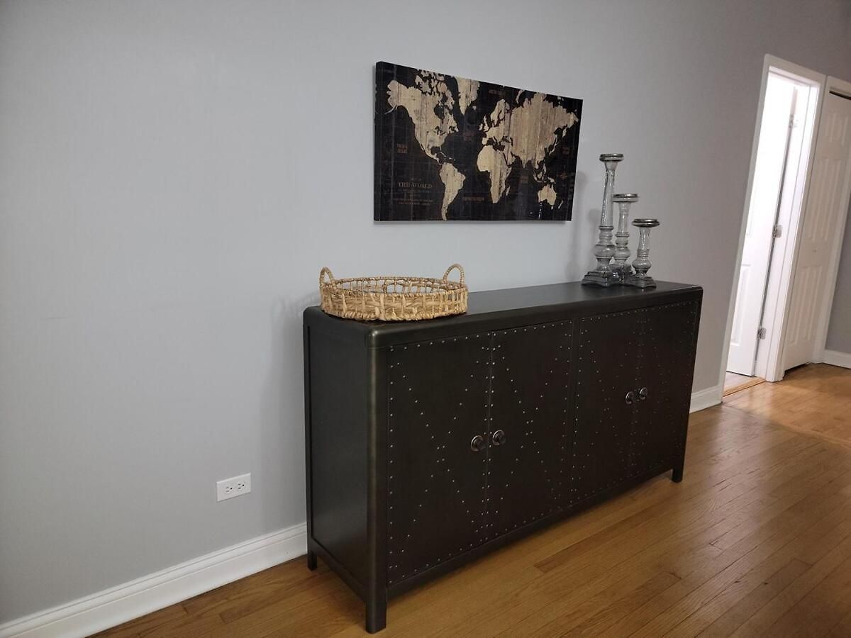 Beautiful Big 3 Bedroom Quiet Near Downtown Apartment Chicago