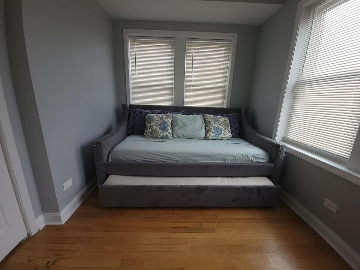 Beautiful Big 3 Bedroom Quiet Near Downtown *
