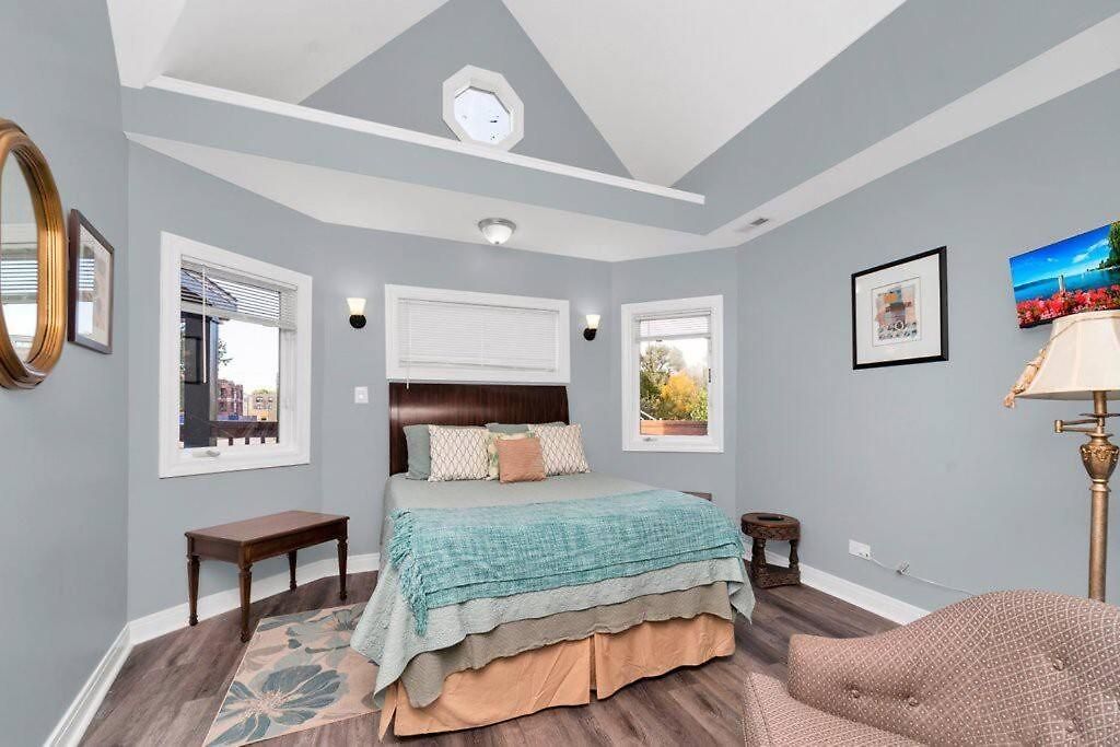 Beautiful 6-bedroom, Private Mansion With Hot Tub Holiday home *