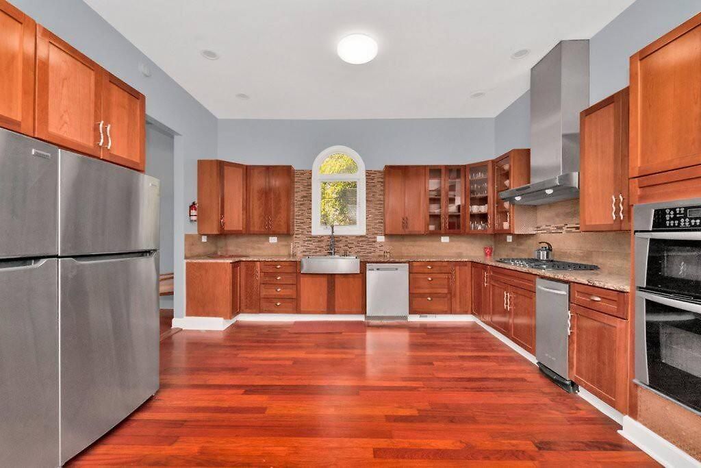 Holiday home Beautiful 6-bedroom, Private Mansion With Hot Tub *