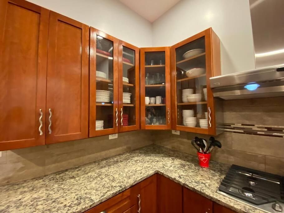 Beautiful 6-bedroom, Private Mansion With Hot Tub * Chicago