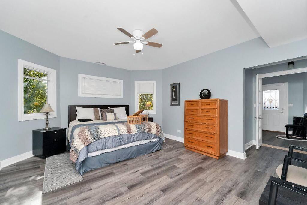 Beautiful 6-bedroom, Private Mansion With Hot Tub Holiday home Chicago