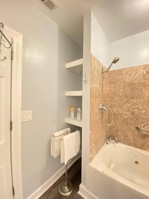 Holiday home Beautiful 6-bedroom, Private Mansion With Hot Tub Chicago