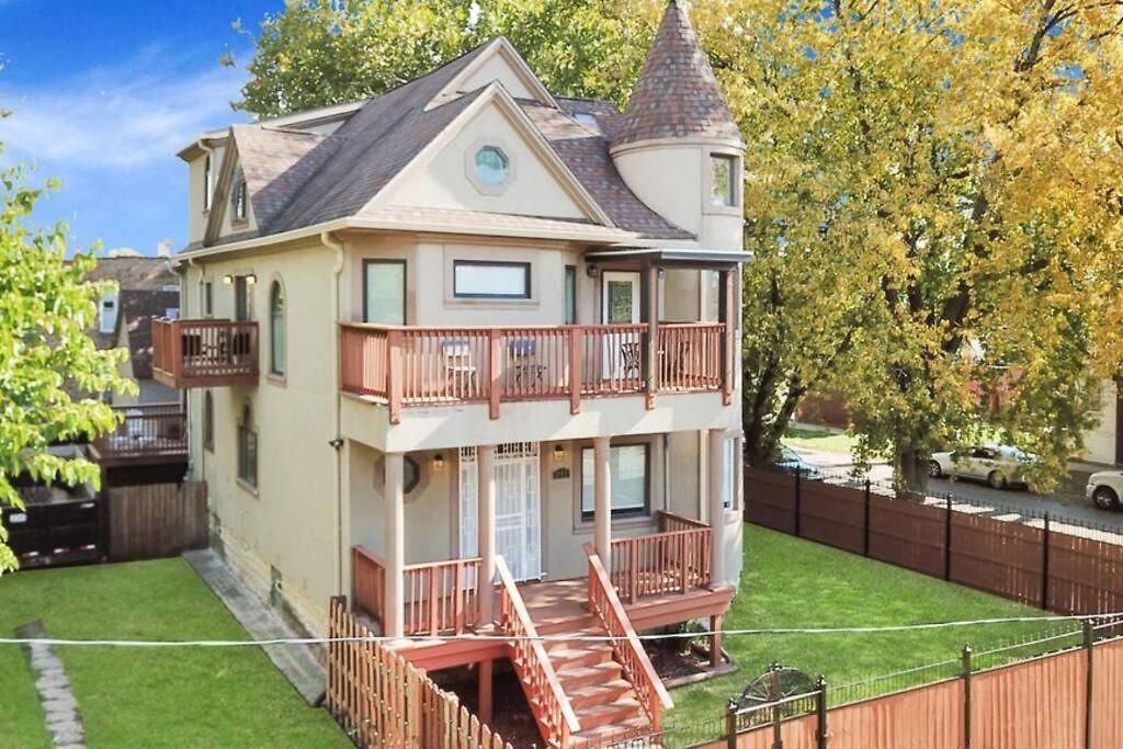 Beautiful 6-bedroom, Private Mansion With Hot Tub *