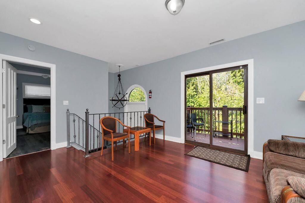Beautiful 6-bedroom, Private Mansion With Hot Tub * Chicago