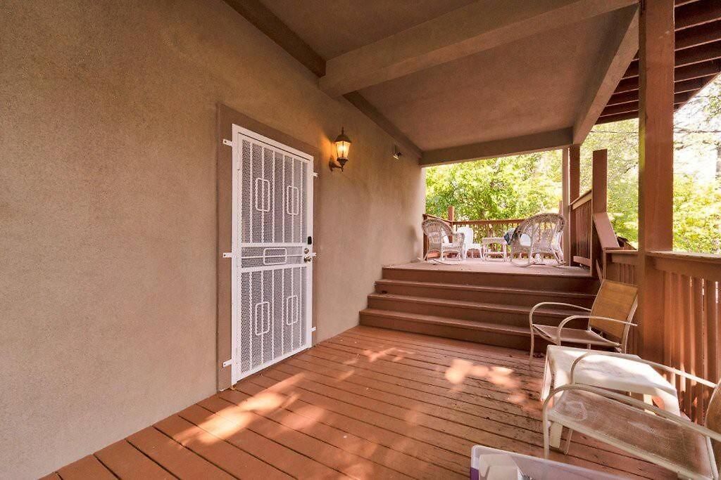 Beautiful 6-bedroom, Private Mansion With Hot Tub Holiday home