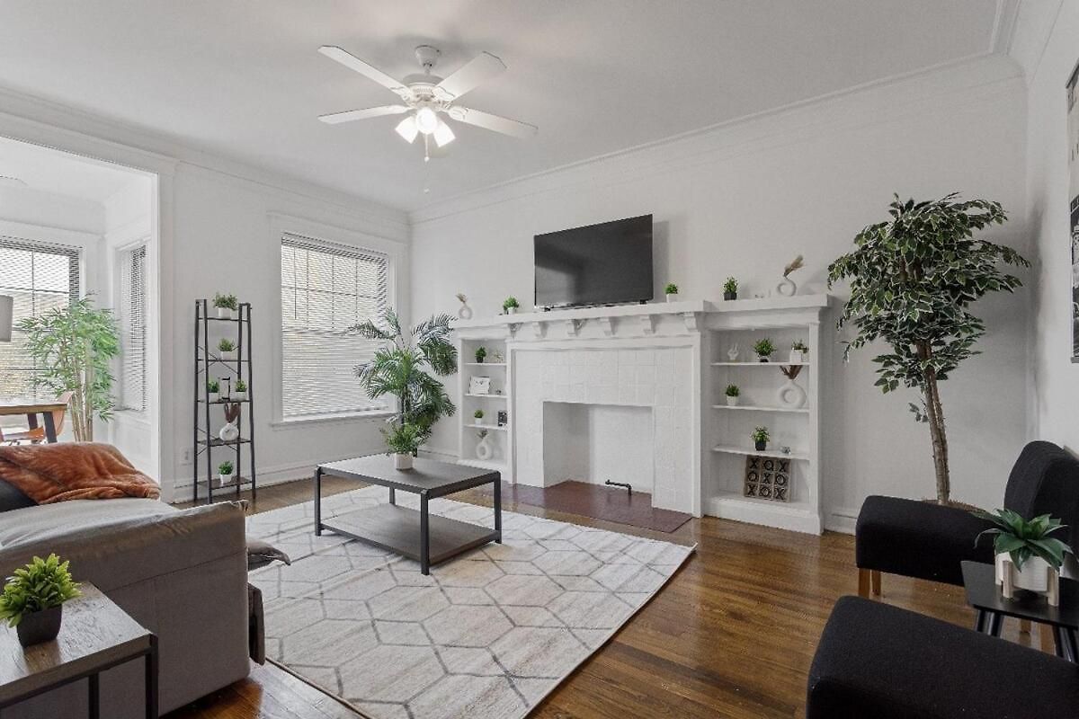 Charming 3br Escape In The Heart Of Hyde Park Apartment Chicago
