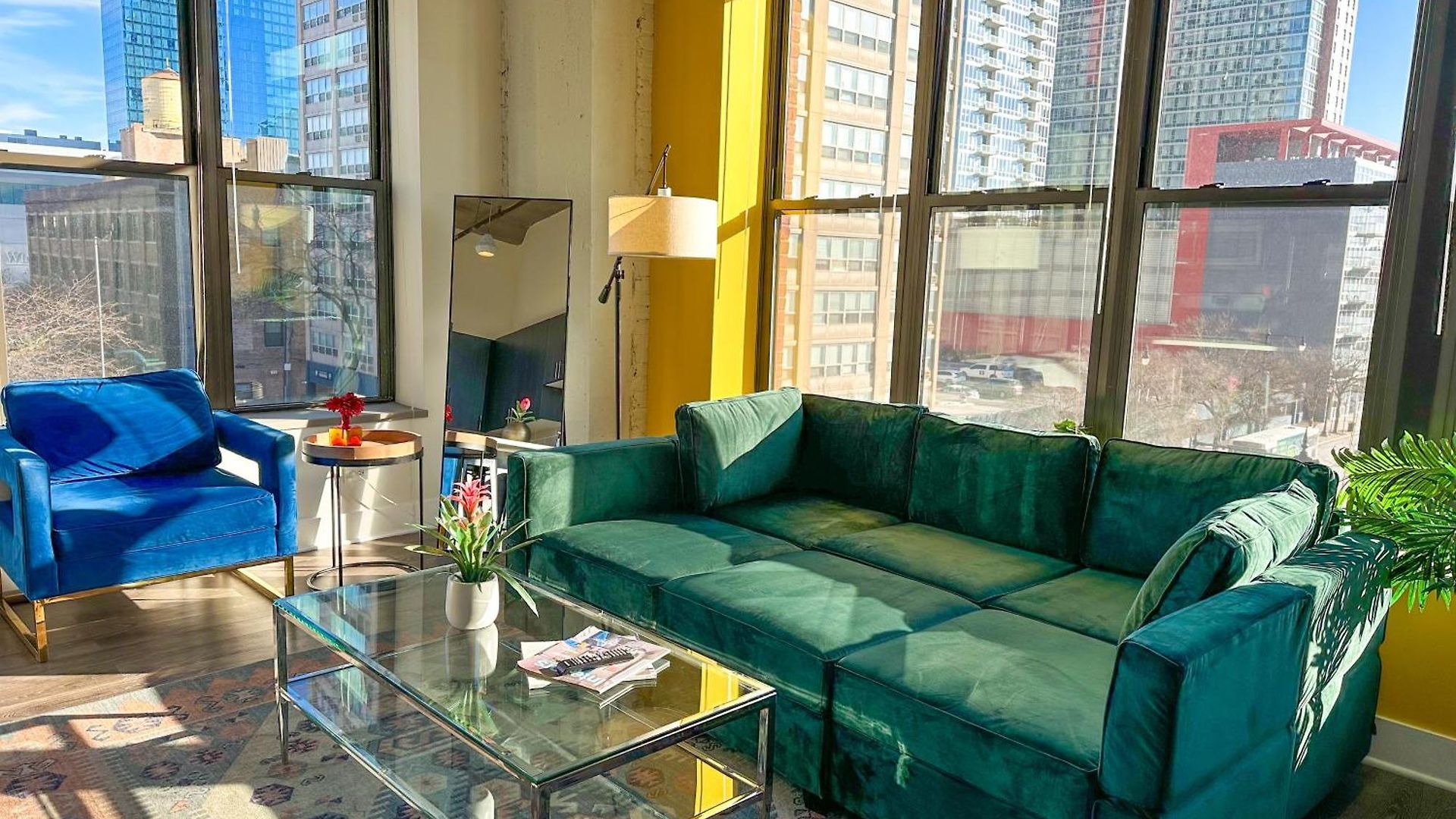 Apartment Bright 2br Luxury Corner With Optional Parking Sleeps 6 Guests Near Mccormick Place And Soldier Field *