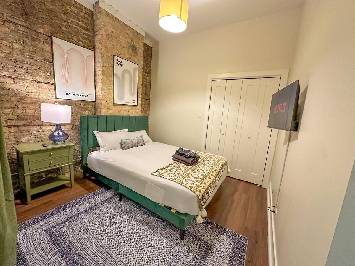 Apartment Spacious 420 Friendly 3br In South Loop Near Mccormick Place, Grant Park And Soldier Field With Optional Parking *