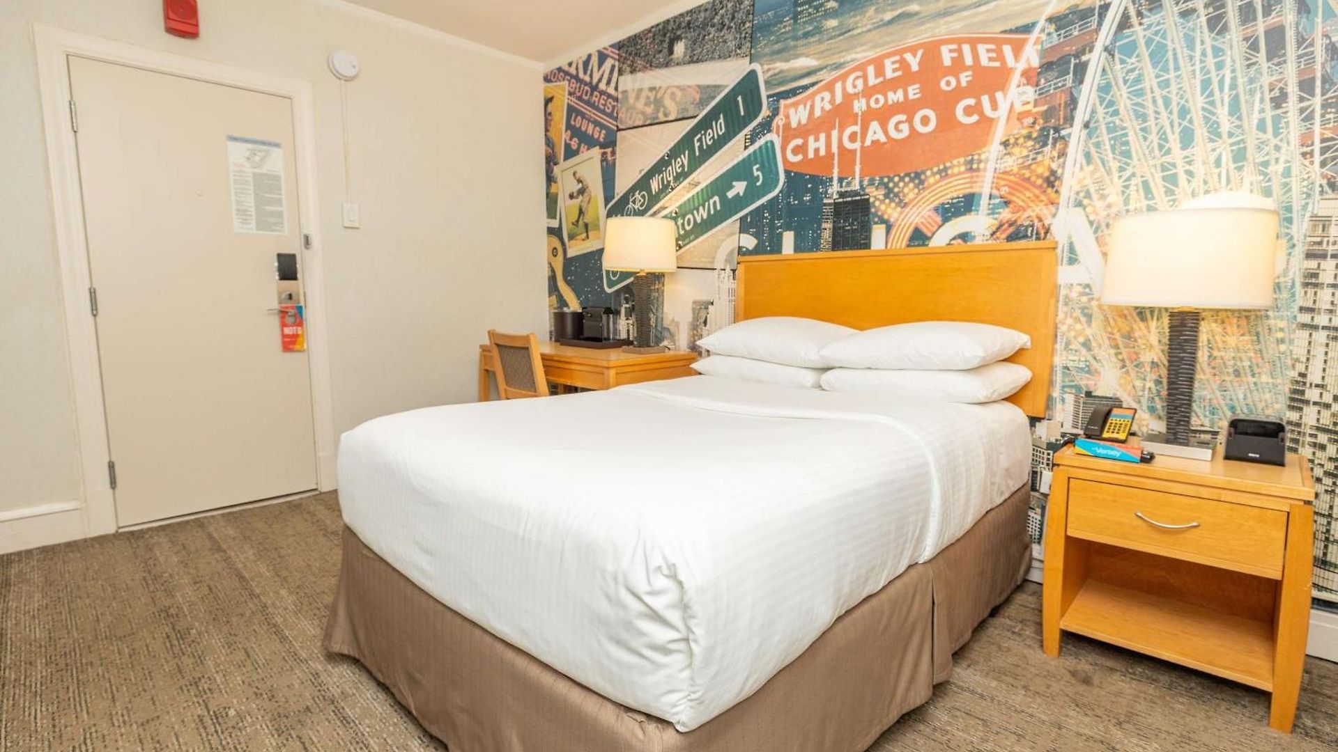 Versey Lincoln Park Hotel 3*