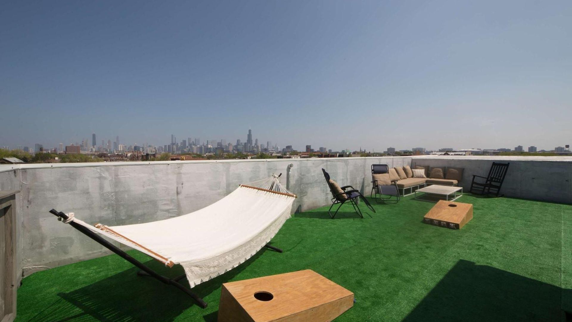 Apartment Large 4-bedroom Upscale W Rooftop