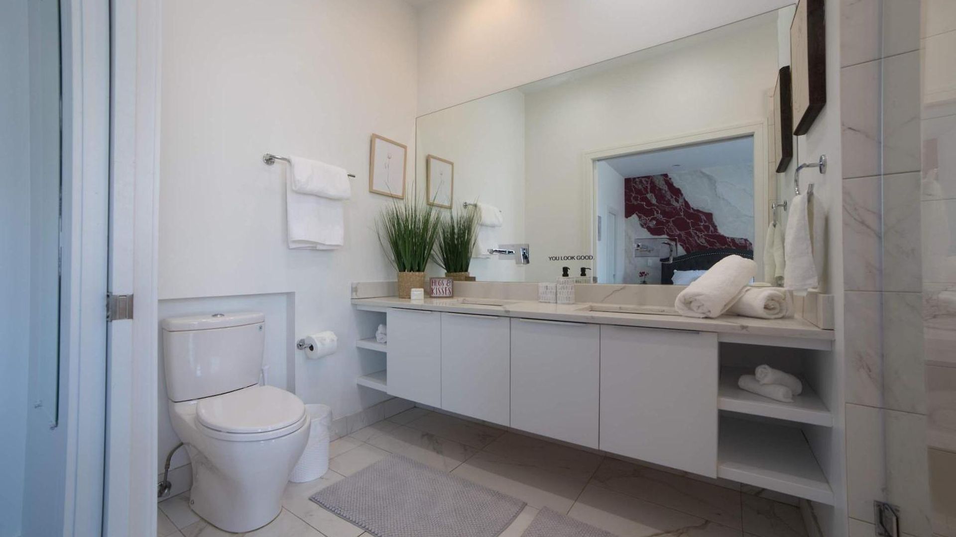 Large 4-bedroom Upscale W Rooftop Chicago