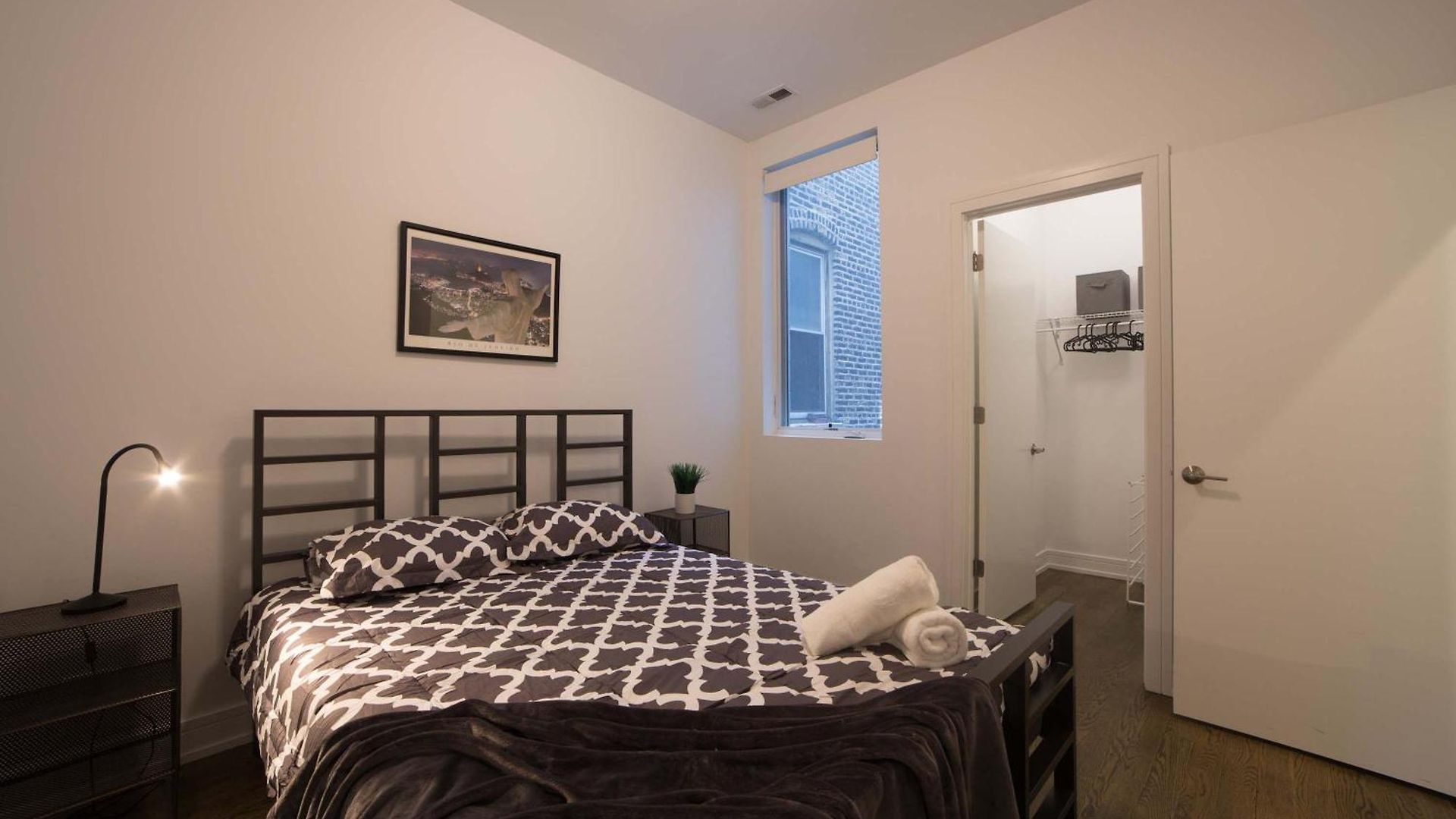 Large 4-bedroom Upscale W Rooftop