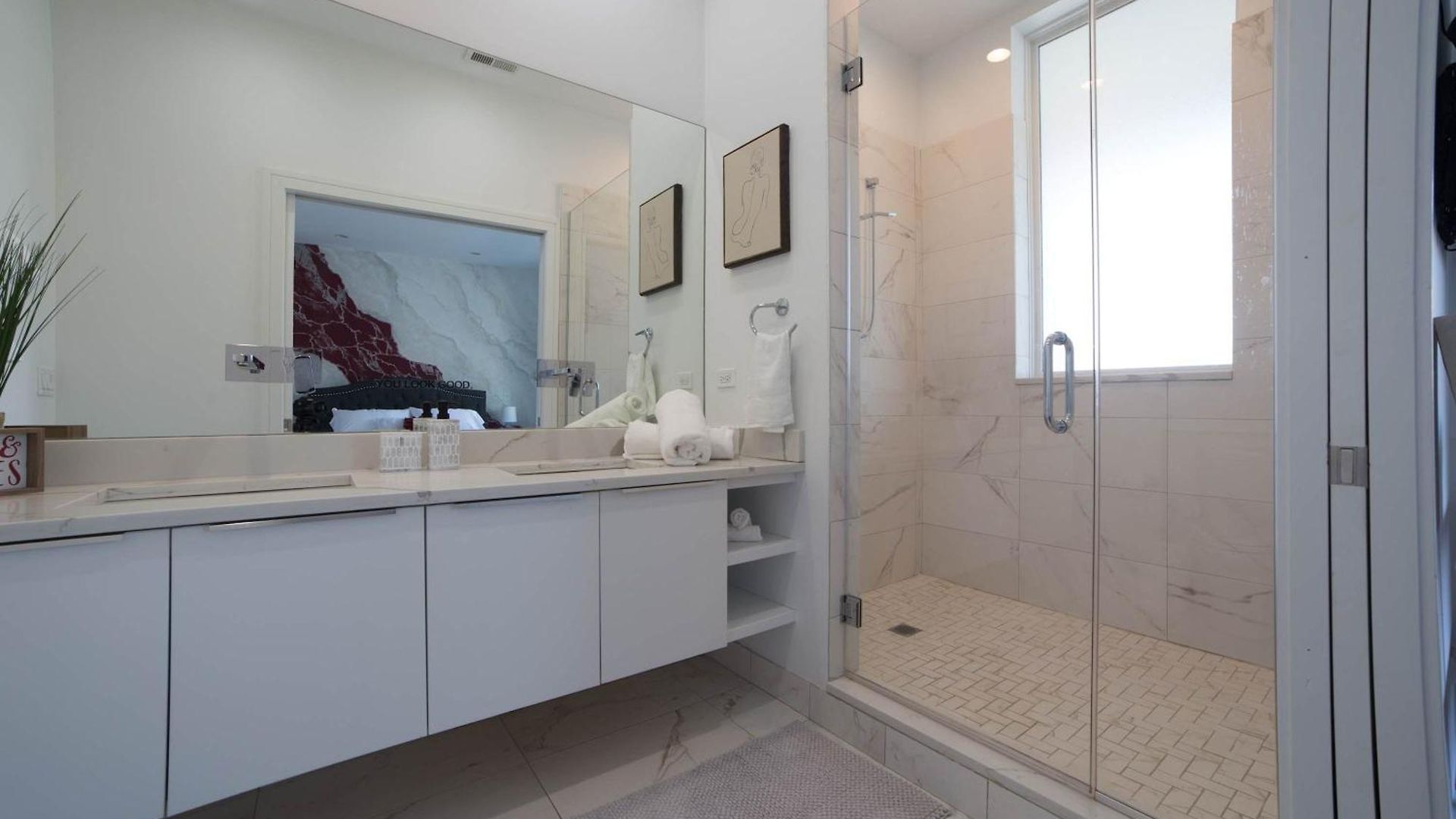 Apartment Large 4-bedroom Upscale W Rooftop *