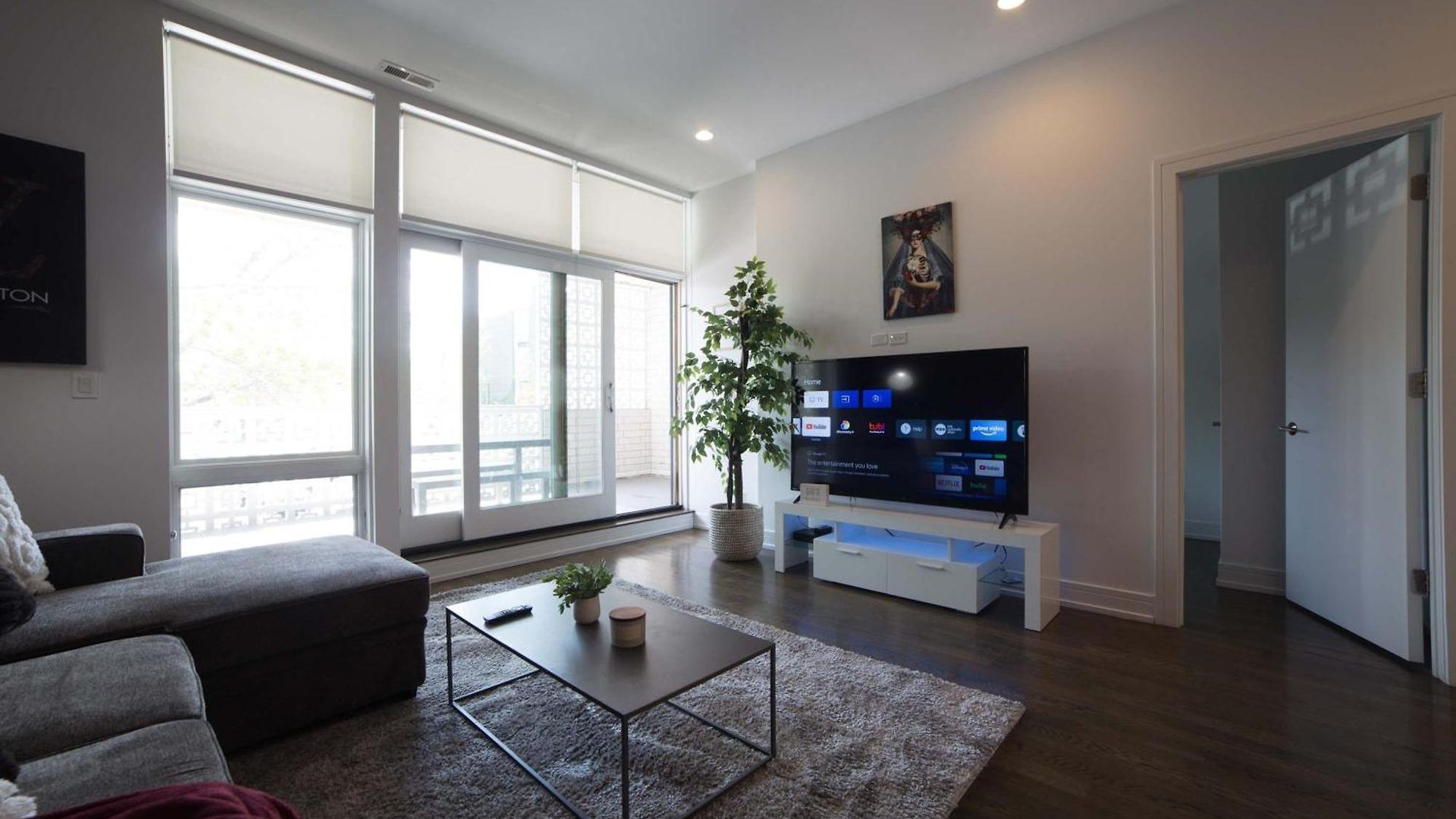 Apartment Large 4-bedroom Upscale W Rooftop