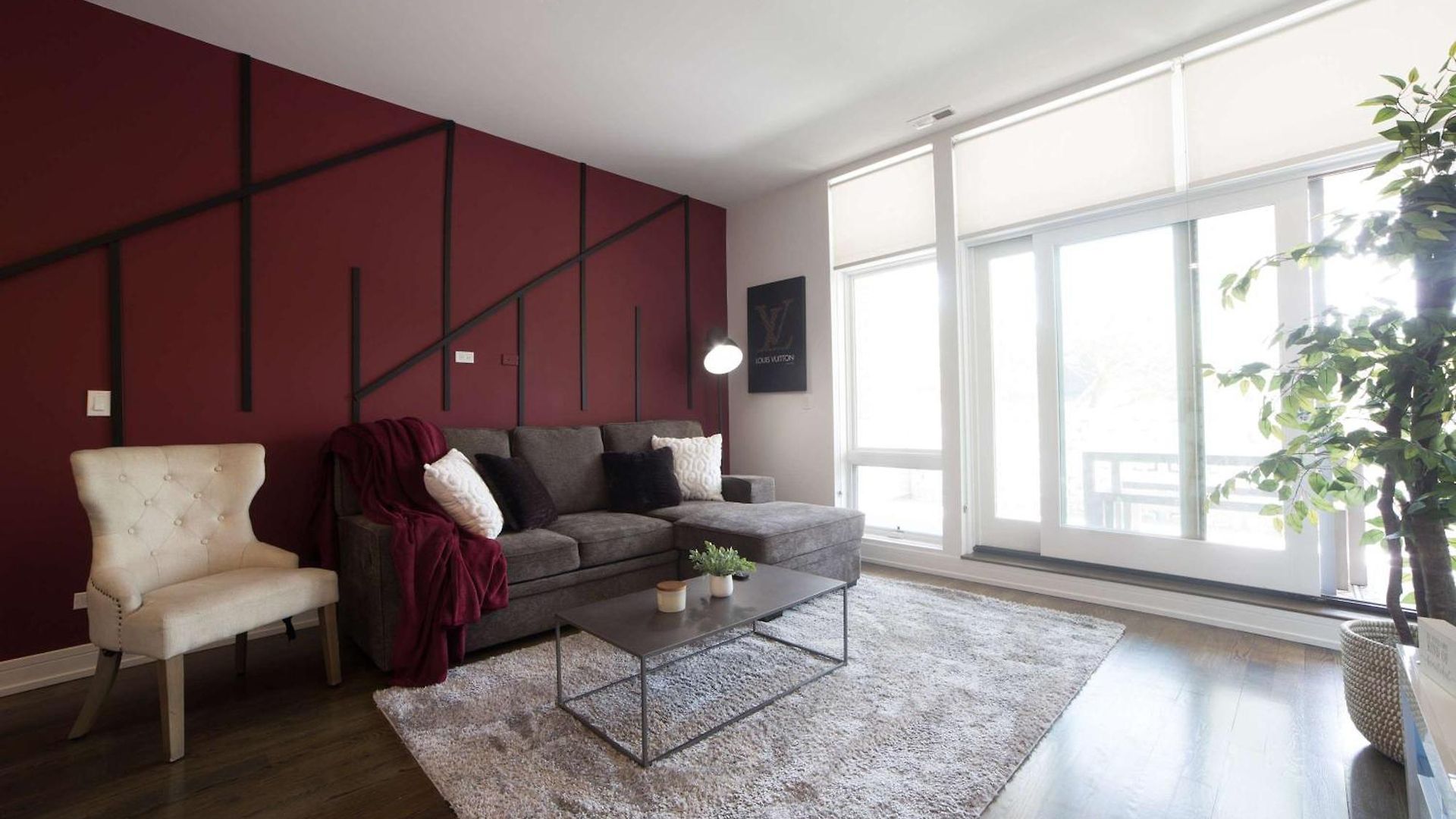 Large 4-bedroom Upscale W Rooftop Apartment *