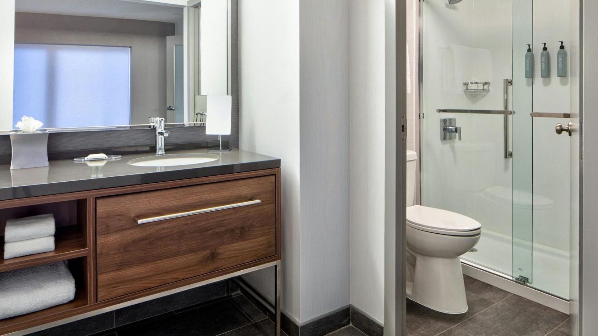 Courtyard By Marriott Downtown/river North Hotel 3*