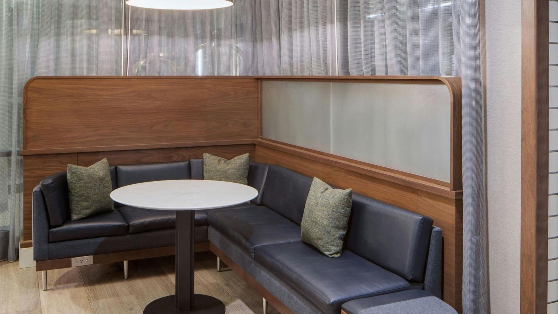 Courtyard By Marriott Downtown/river North 3* Chicago