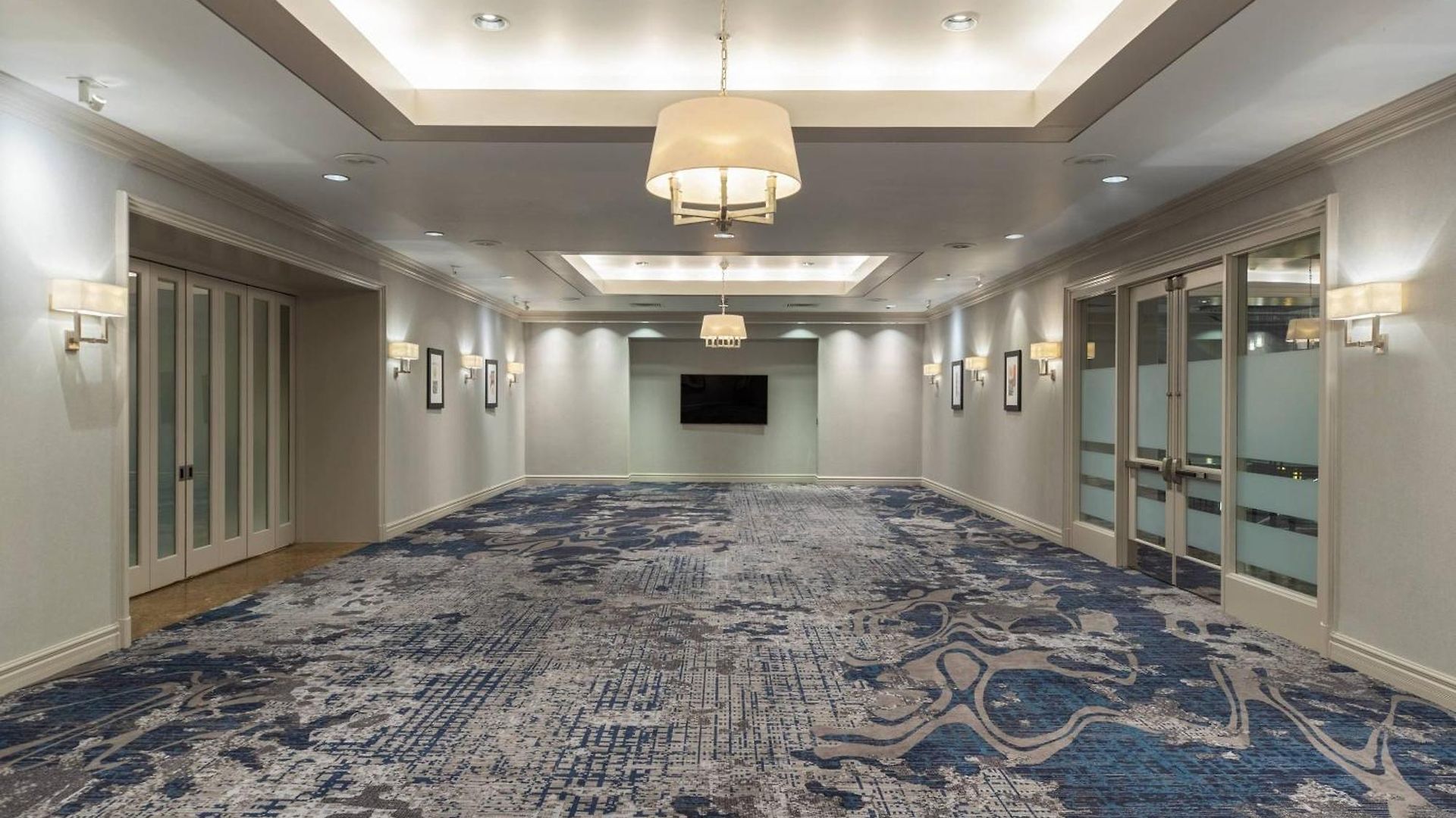 Renaissance Downtown Hotel 4*