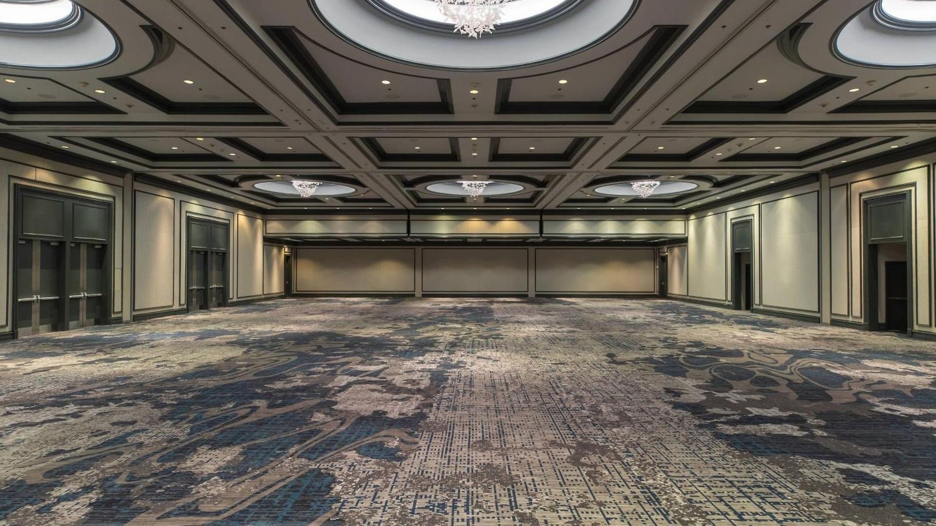 Hotel Renaissance Downtown 4*