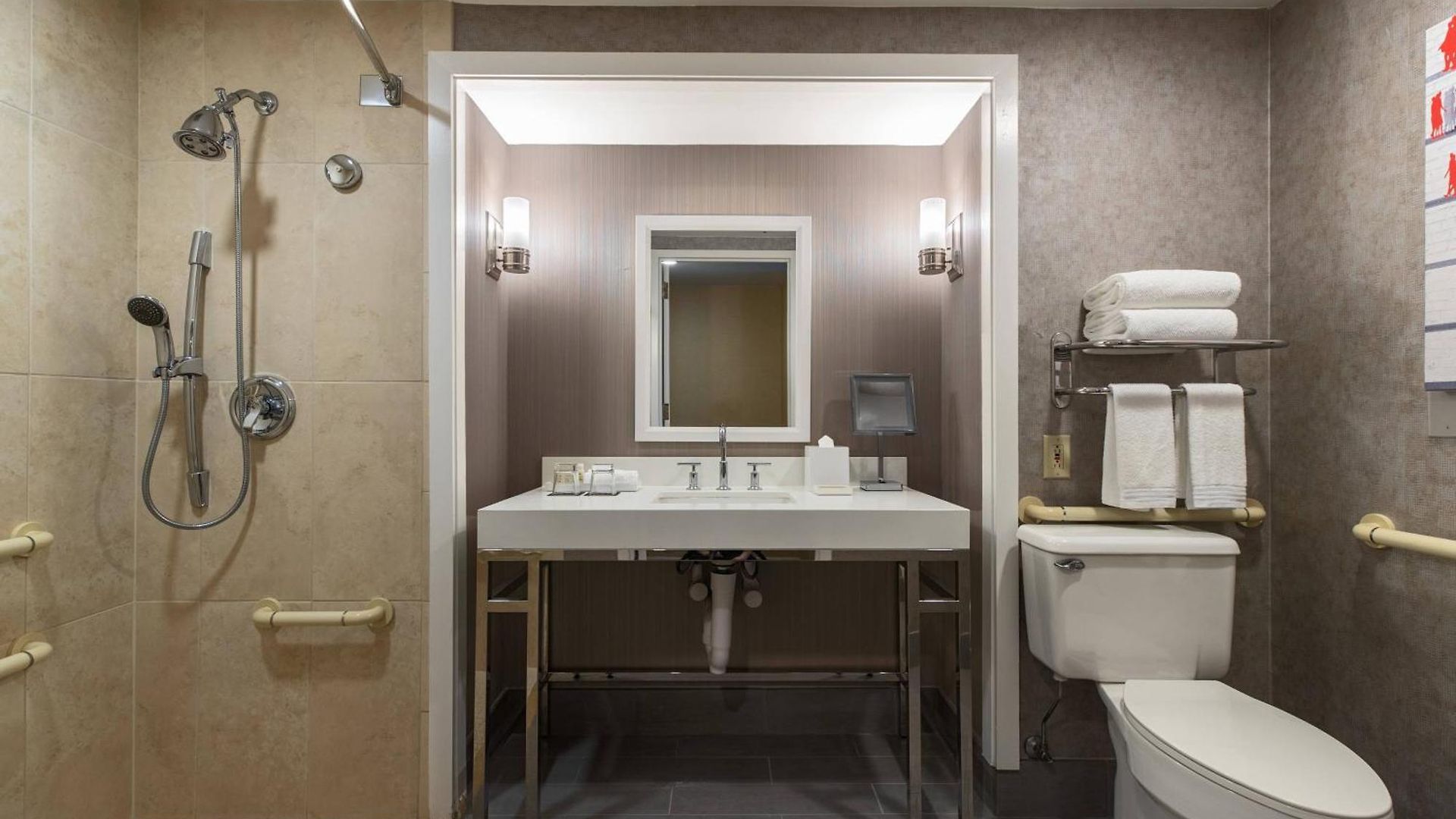 Hotel Renaissance Downtown 4*